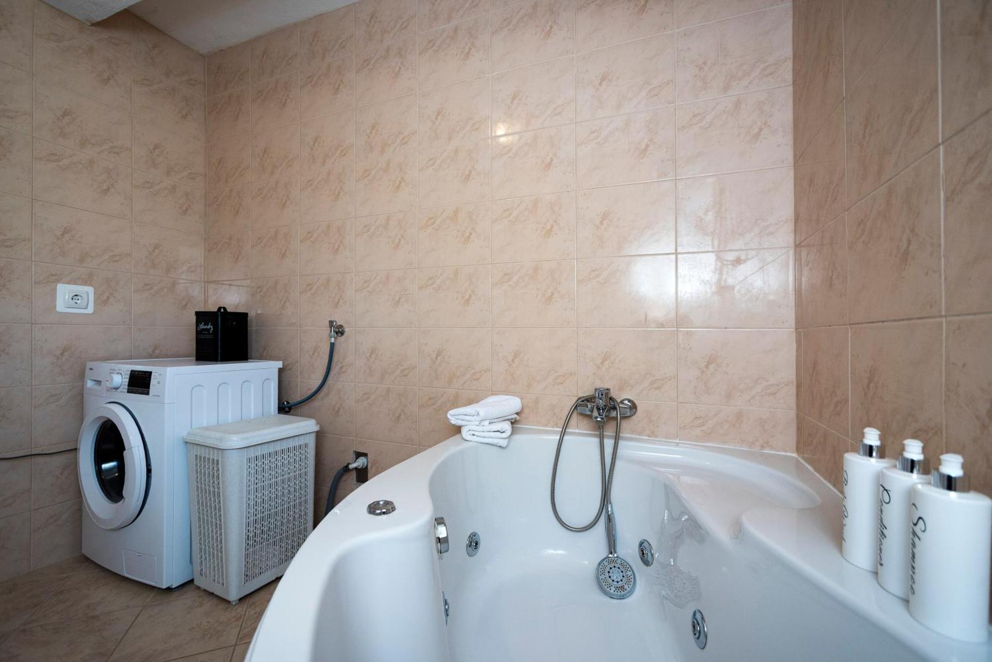 M&M Pelivan Apartments Solin Exterior foto