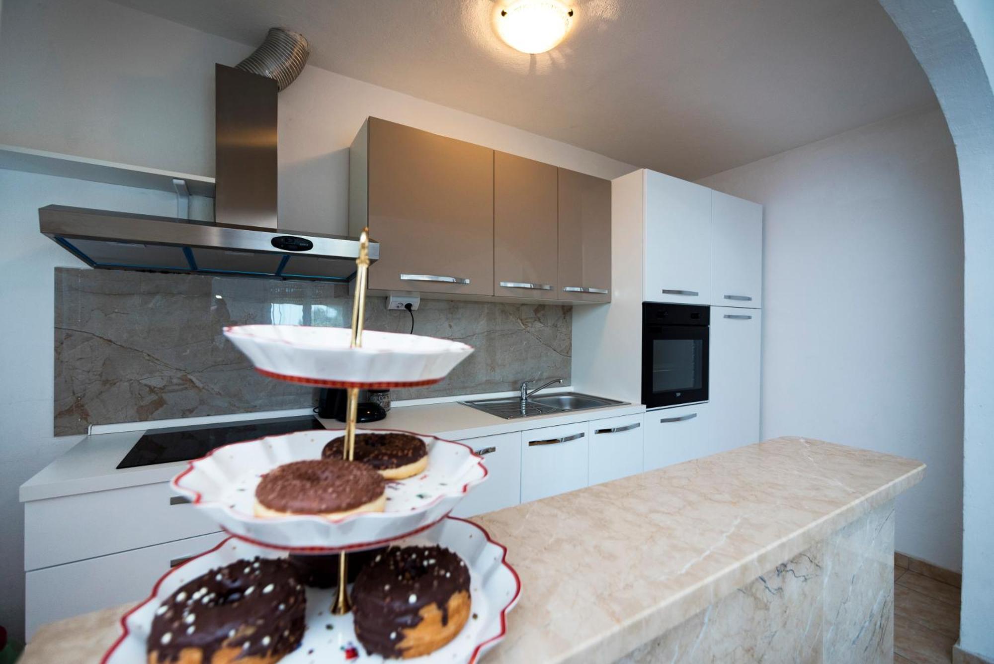 M&M Pelivan Apartments Solin Exterior foto