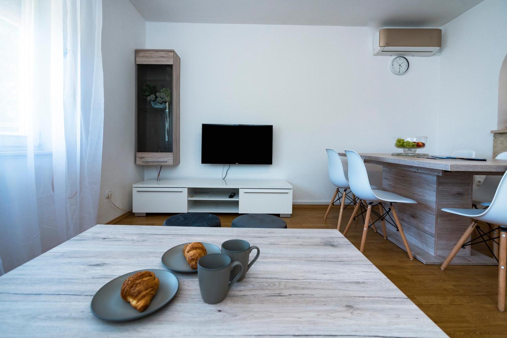 M&M Pelivan Apartments Solin Exterior foto